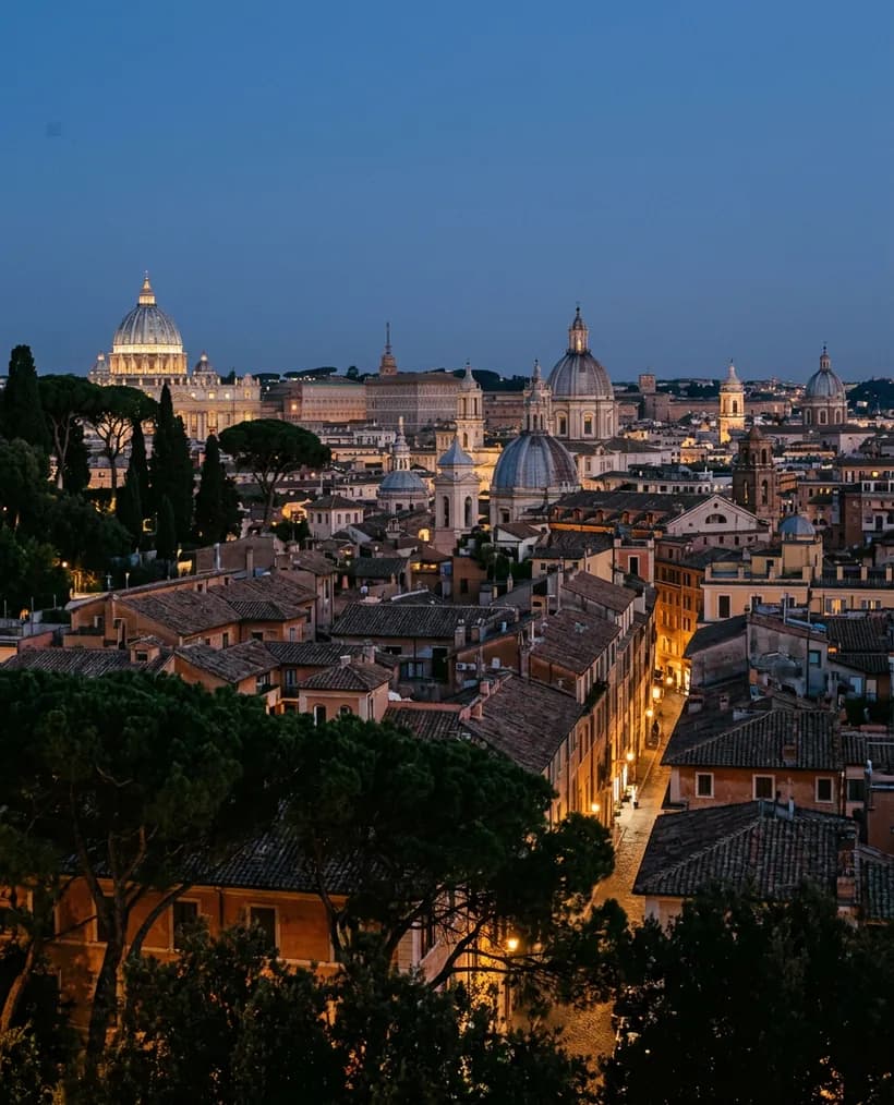 Ambiente de Roma al caer la tarde (imagen ilustrativa generada con IA)